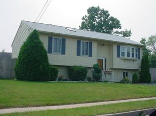 23 Jonathan Ct, Warwick, RI 02888