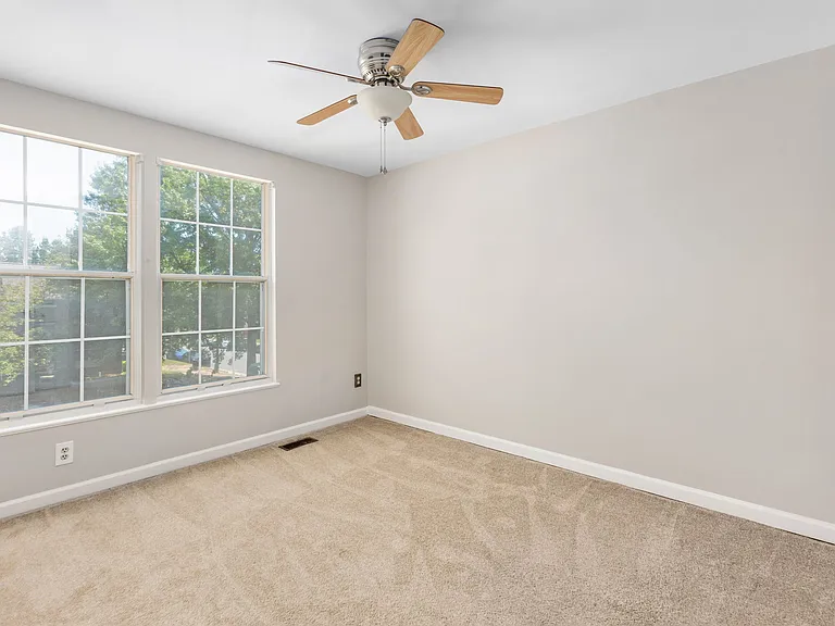 12894 Effingham Ct — Photo 17