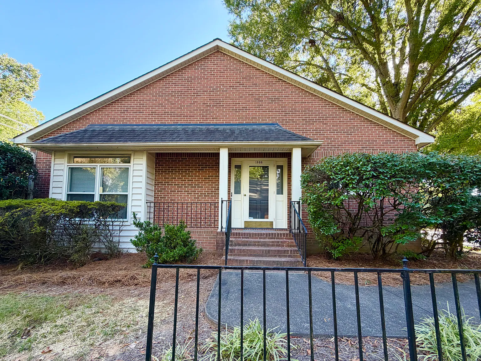 2 bed, 1392 sqft, $2,200 — Photo 4