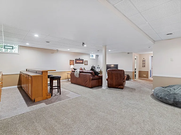 2504 Ron Dr — Photo 32