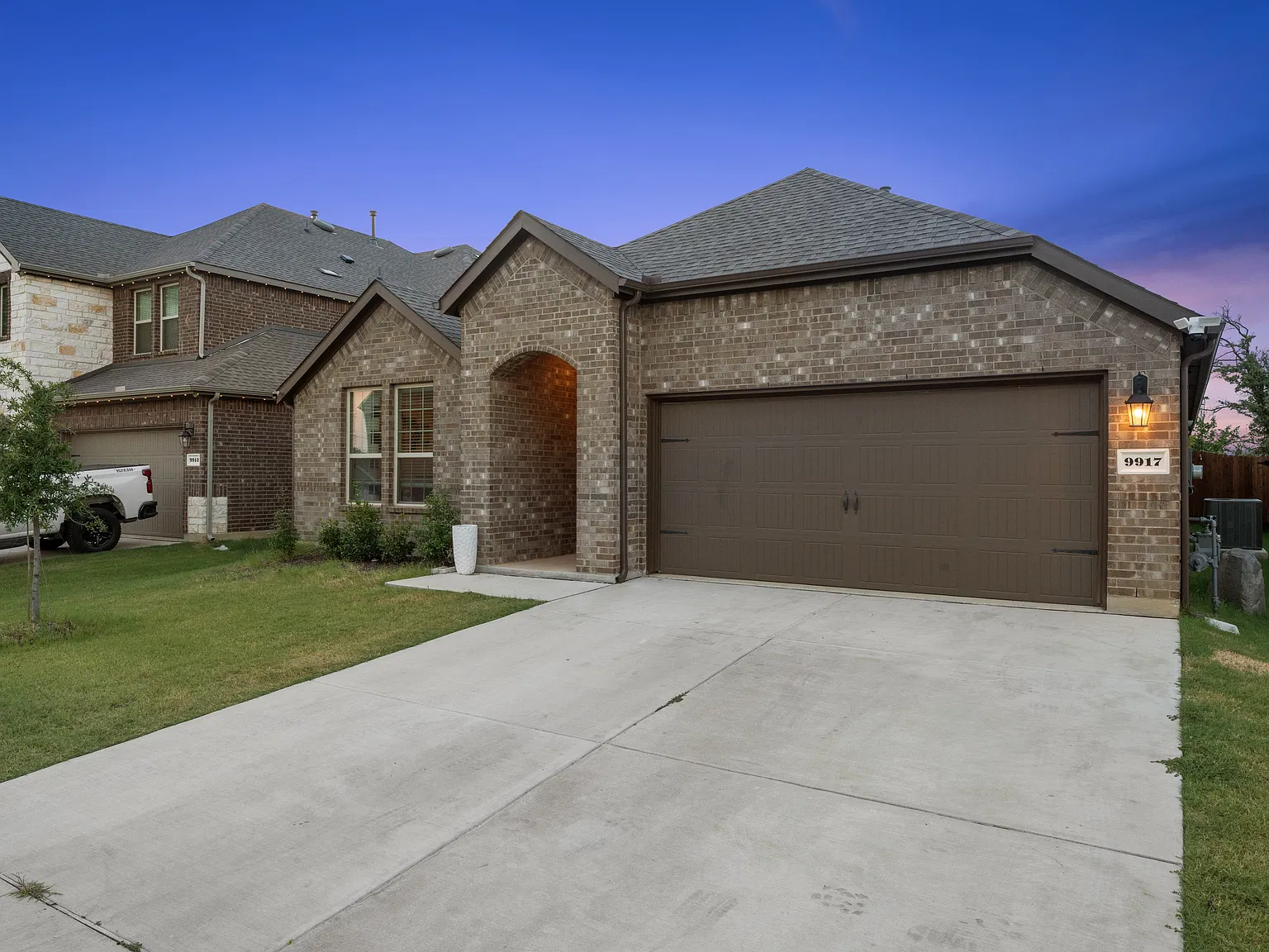 4 bed, 2035 sqft, $2,450 — Photo 2