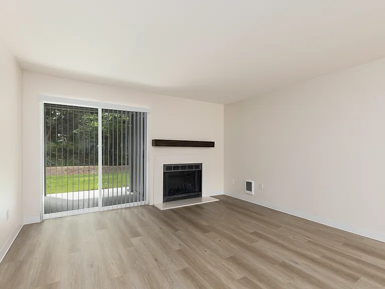 Westhampton Apartments — Photo 9