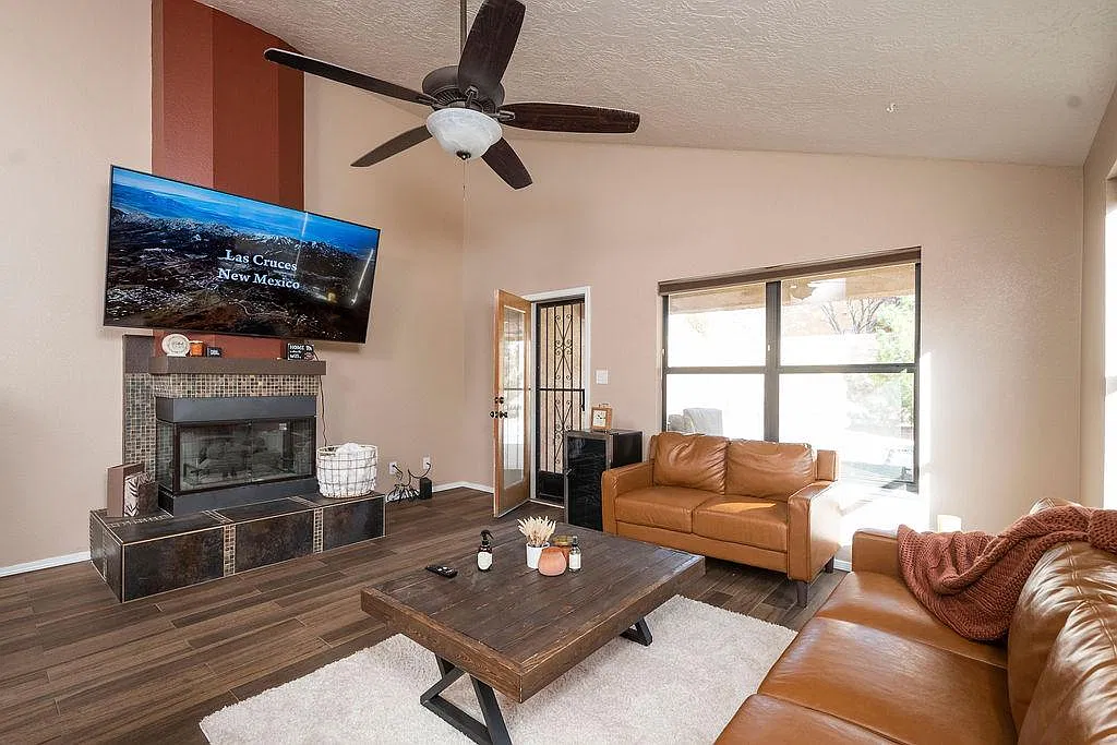 3 bed, 1587 sqft, $2,100 — Photo 3