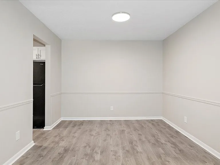 Orleans Apartments — Photo 27