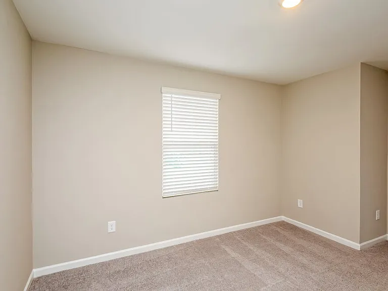 265 Pond Ct — Photo 14