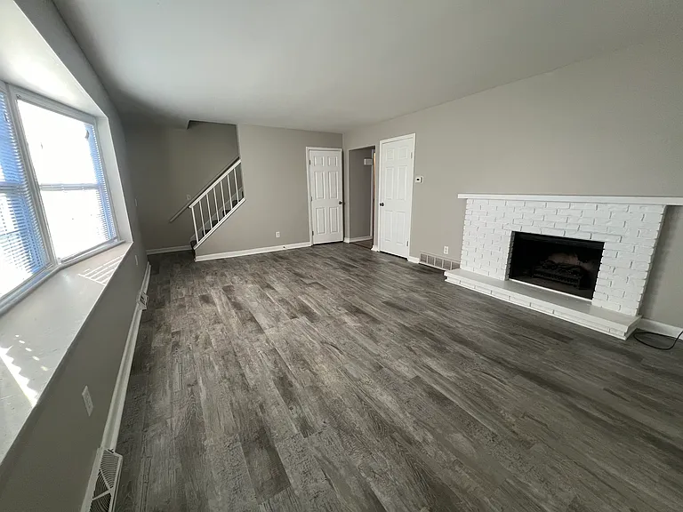 Admiral Ave — Photo 2