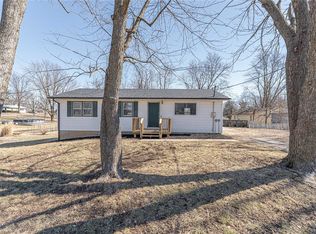 609 S Ralls St, New London, MO 63459