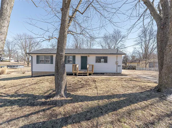 609 S Ralls St, New London, MO 63459