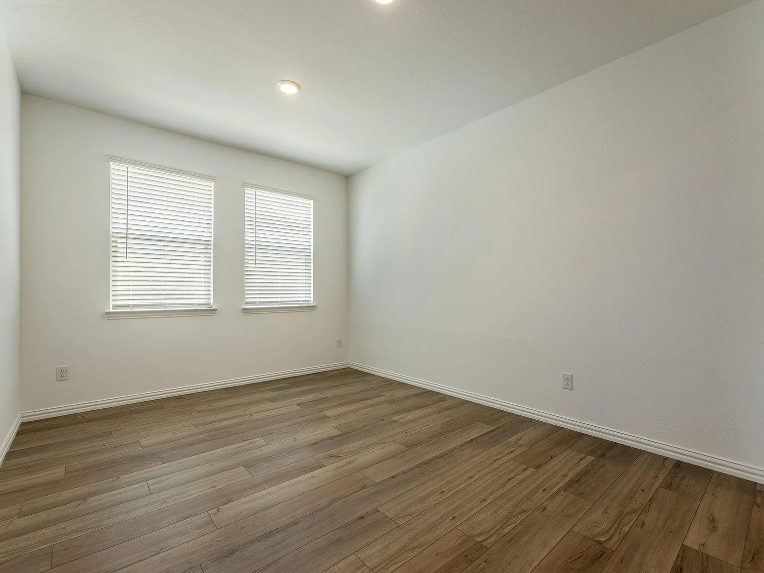 3620 Kaufman Ct — Photo 4