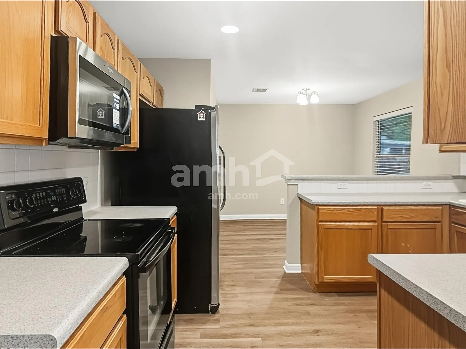 3 bed, 2.5 bath, 1877 sqft, $1,695 — Photo 3