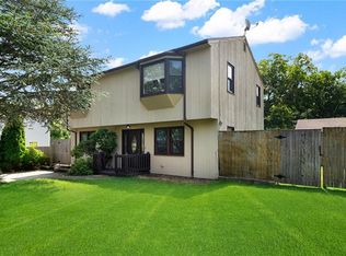 60 Twin Lakes Ave, Coventry, RI 02816