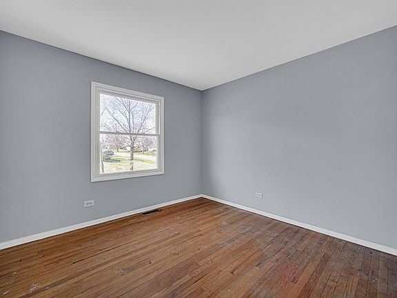 2nd image of 548 Regent Rd