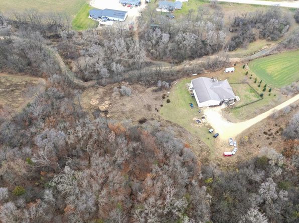 811 Gunder Estates Blvd, Clermont, IA 52135