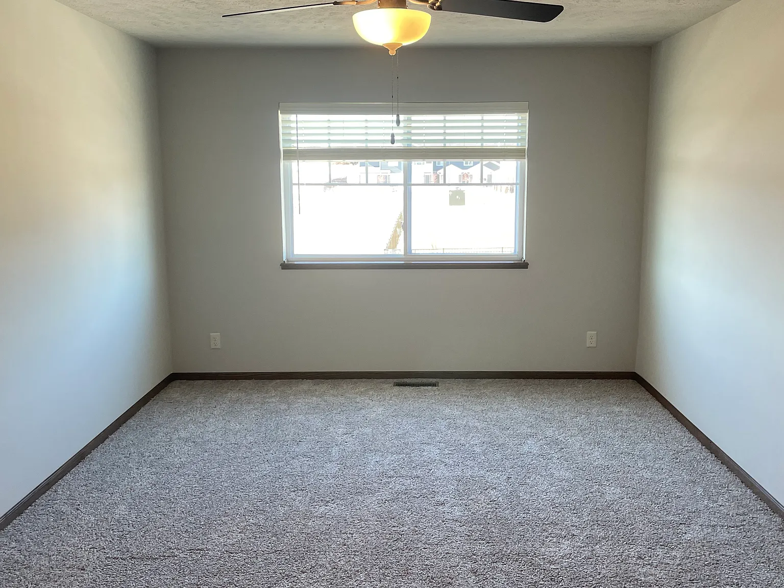 4 bed, 3.5 bath, 2139 sqft, $2,300 — Photo 4