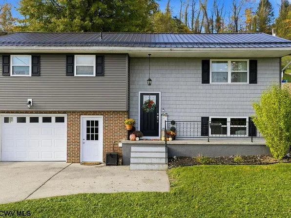 1809 Lafayette Cir, Fairmont, WV 26554