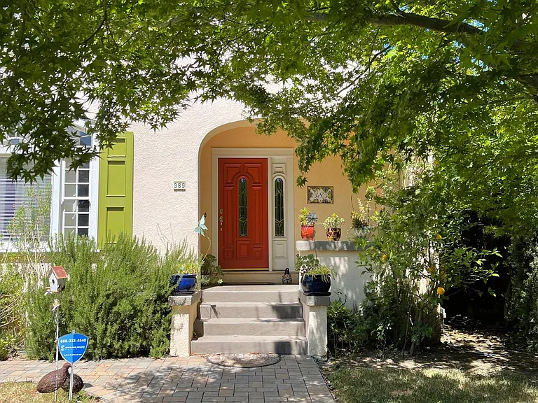 385 Coombs St — Photo 3
