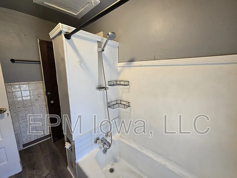 1311 W 2nd St — Photo 27