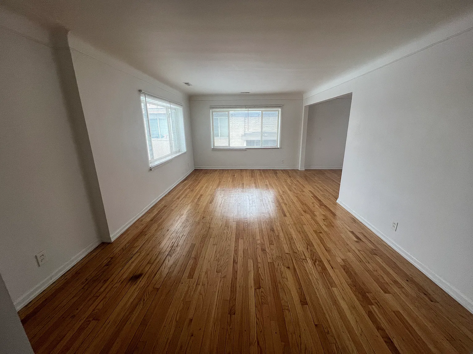 2 bed, 879 sqft, $1,100 — Photo 4
