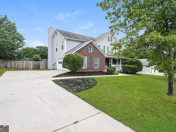 2nd image of 3277 Summit Glen Dr