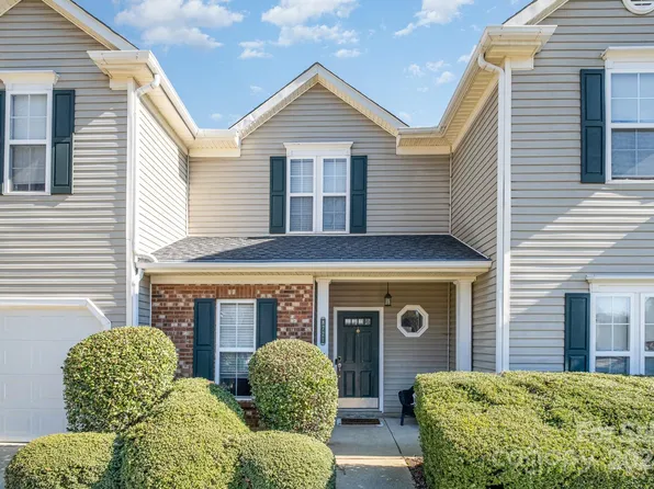 8721 Cinnabay Dr, Charlotte, NC 28216