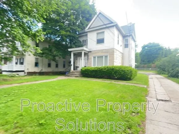 716 W Lackawanna Ave, Blakely, PA 18447