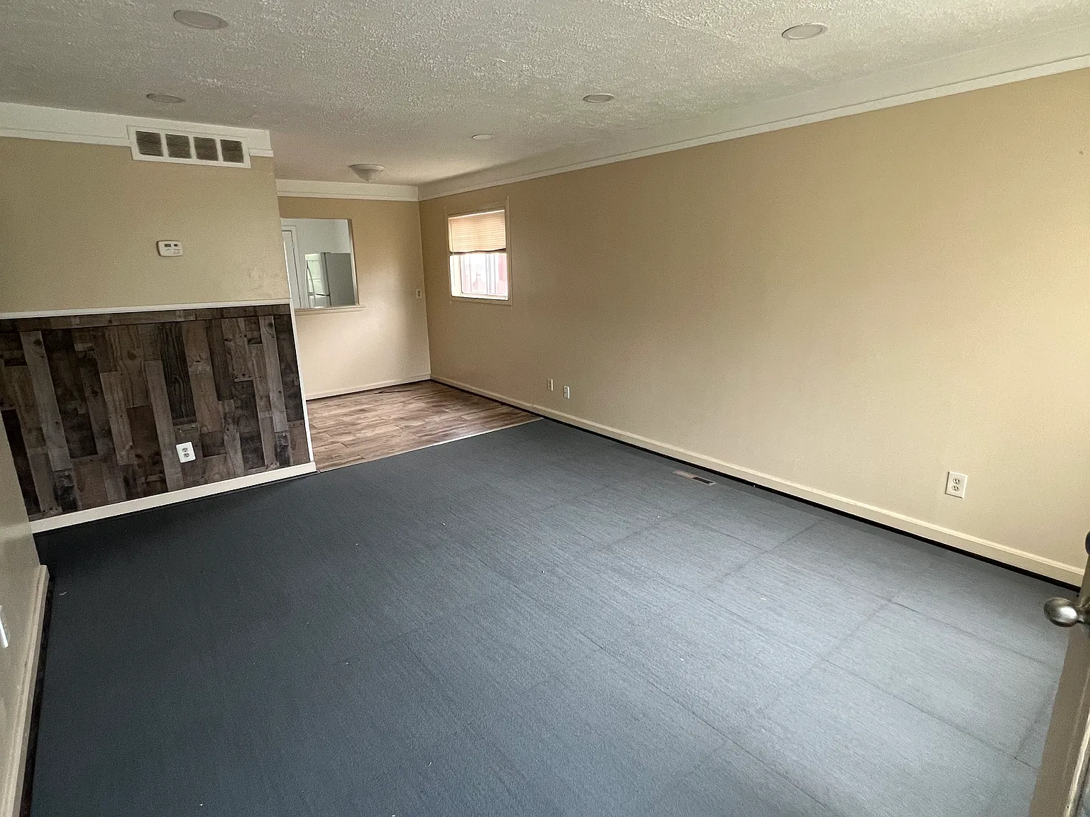 3 bed, 1000 sqft, $1,600 — Photo 2