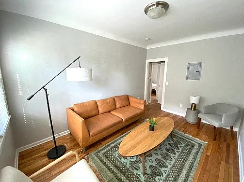 Baker Street Apartments — Photo 3
