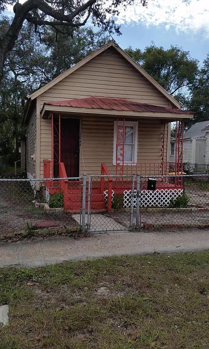 2nd image of 1044 Pippin St