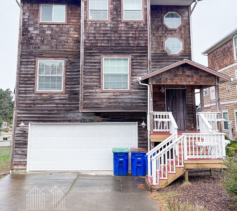 1st image of 391 SE Jetty Ave