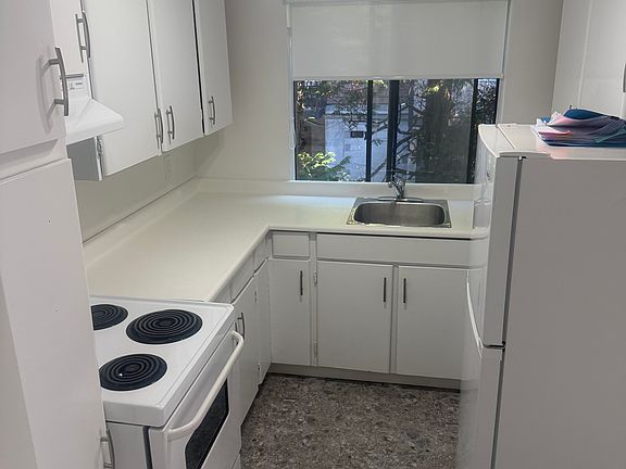 5th image of 122 E 18th St #208