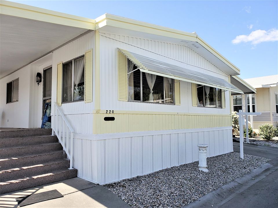 Newly painted. New Skirting.