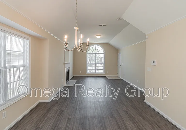 2170 Village Ln — Photo 14
