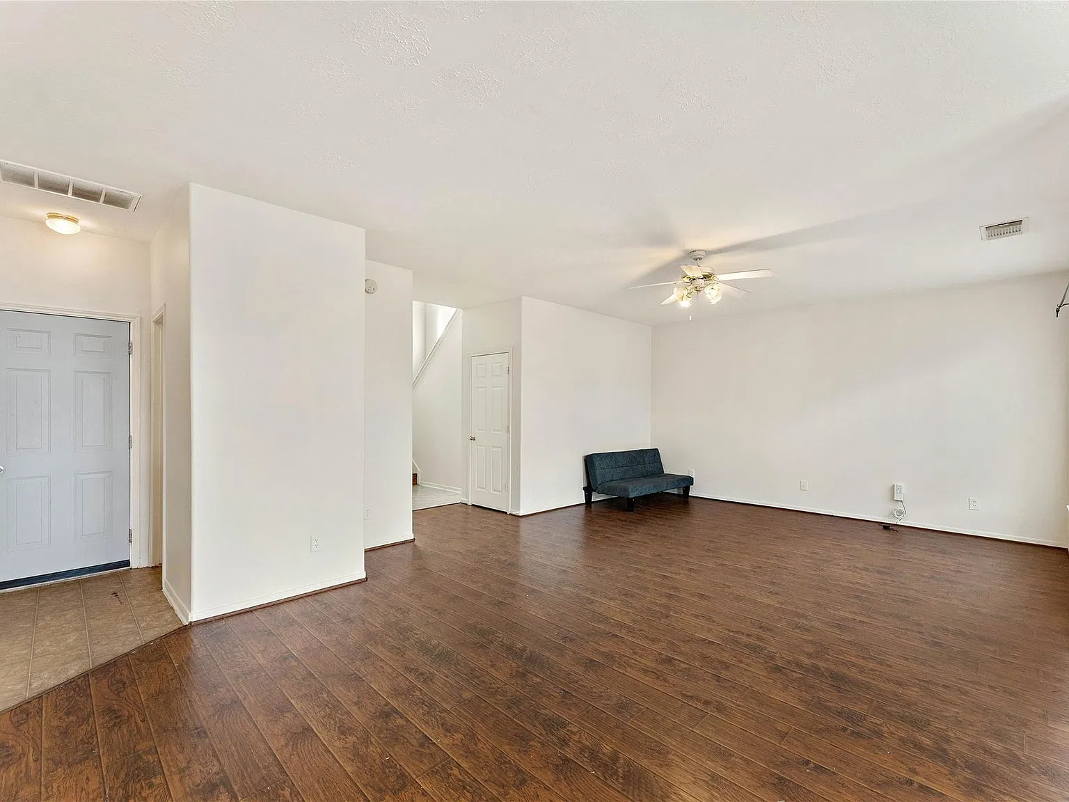 3 bed, 2.5 bath, 1976 sqft, $1,900 — Photo 4