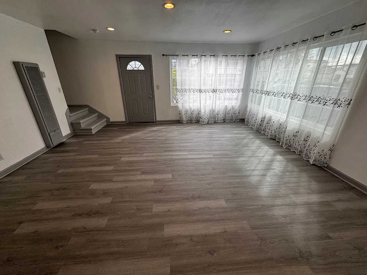 2 bed, 1025 sqft, $2,750 — Photo 3