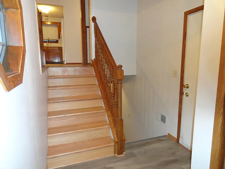 1852 Evergreen Dr NW — Photo 3