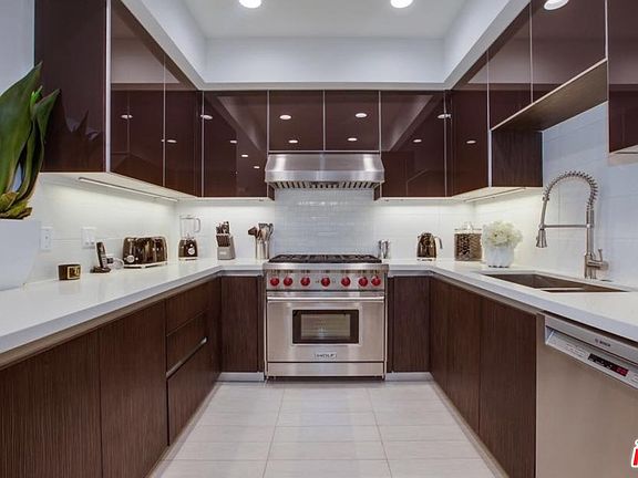 5th image of 441 S Barrington Ave Unit 302