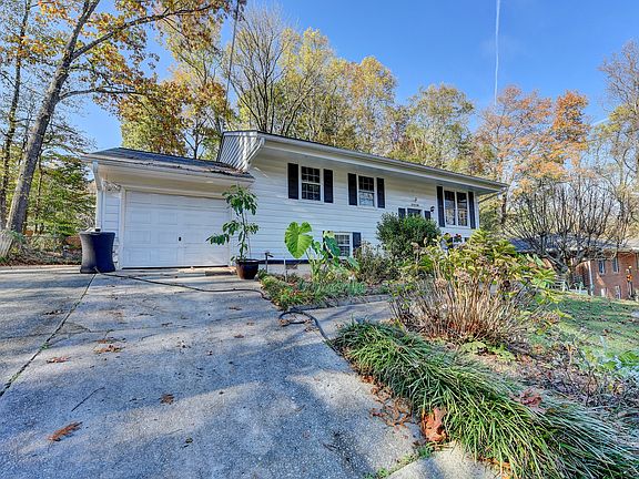 4th image of 3928 English Oak Dr