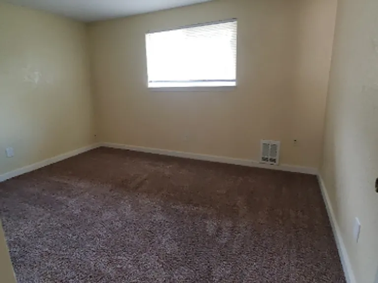 2701 Saint Clair St — Photo 17