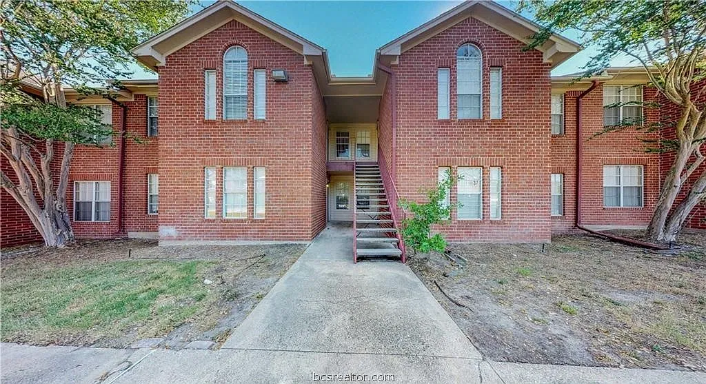 701C Balcones Dr — Photo 1