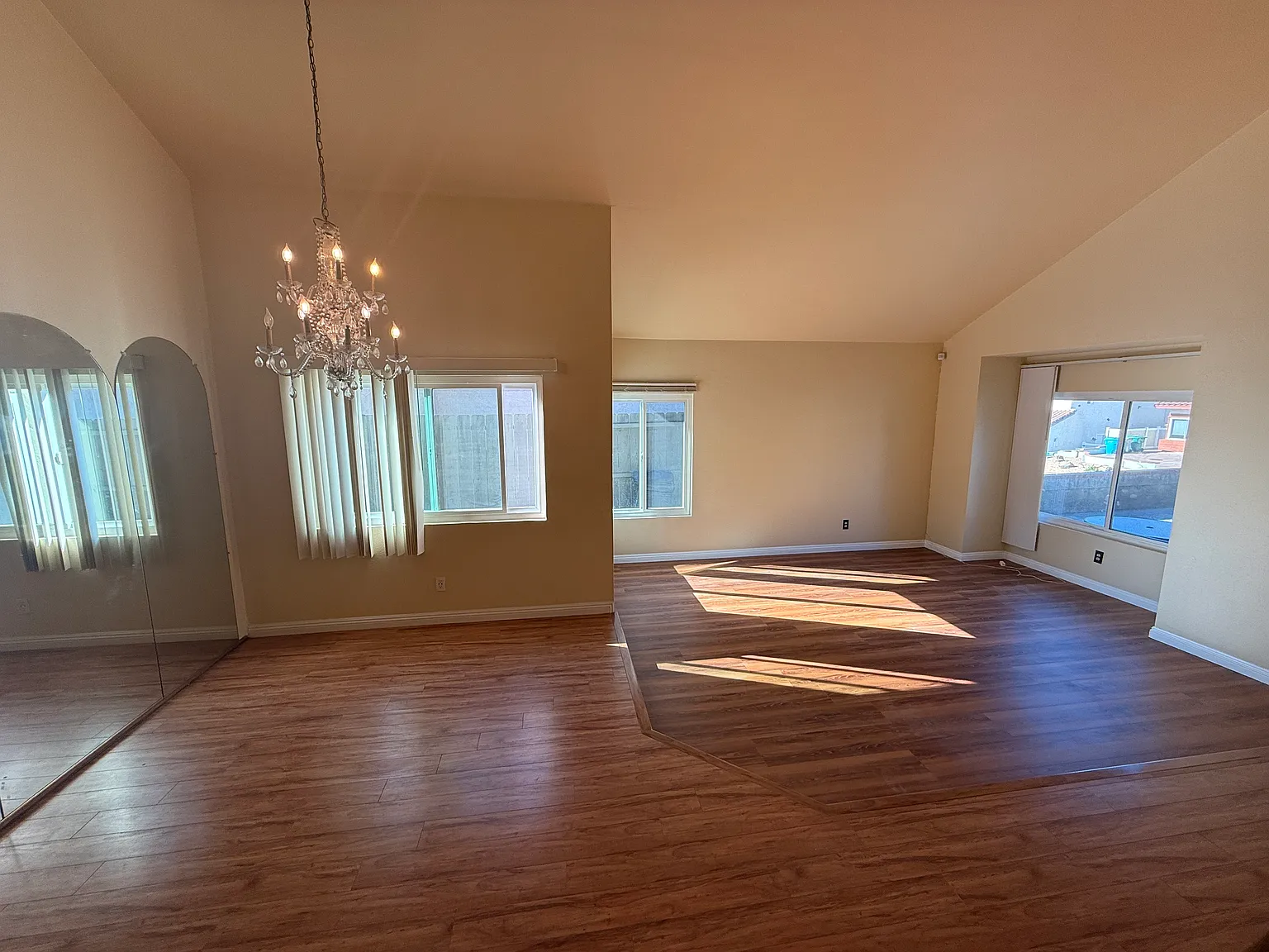 4 bed, 1970 sqft, $4,950 — Photo 4