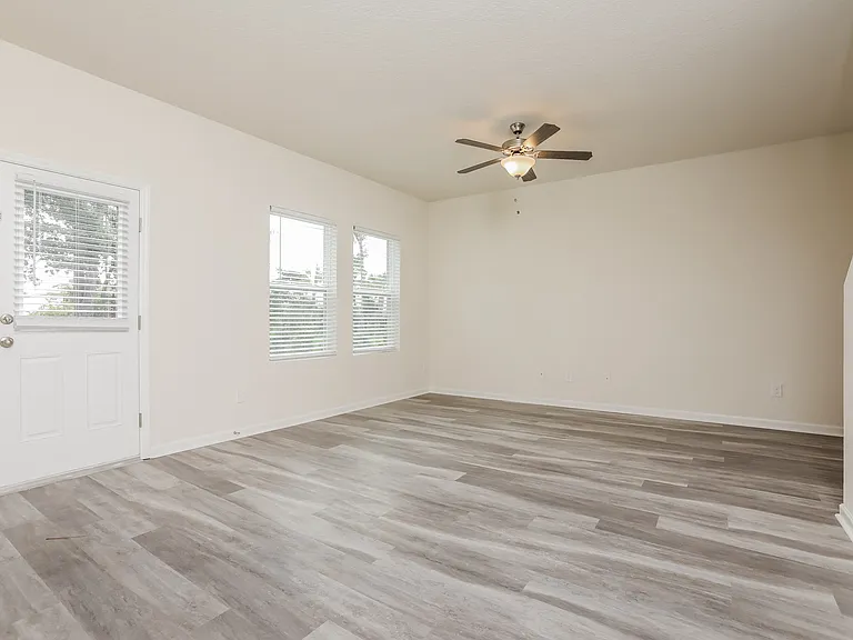 Lincoln Oaks — Photo 25
