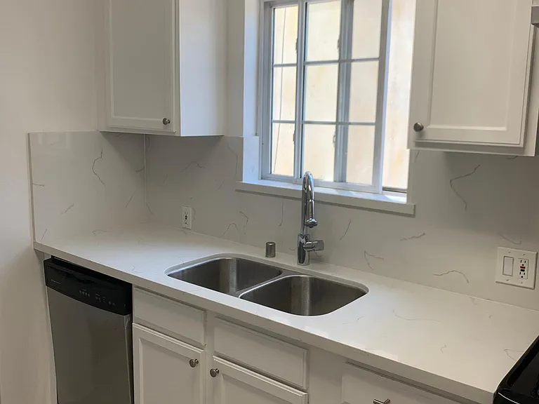 135 N Gale Dr #2 — Photo 27