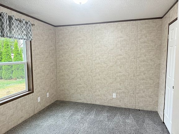 4th image of 8 Mayflower Ave