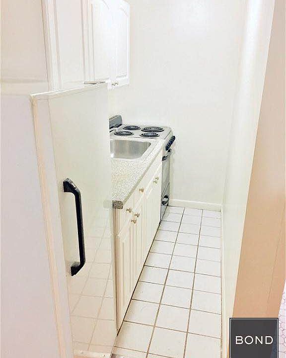 2nd image of 413 E 9th St APT G3