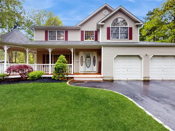 82 Freeman Lane, Manorville, NY 11949