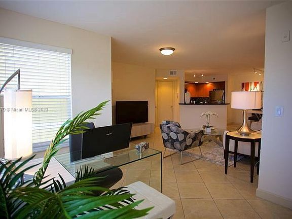 4th image of 731 Vista Isles Dr APT 1512