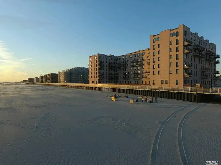 100 W Broadway #1H — Photo 25