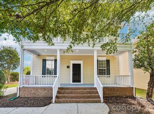 1001 Gainsborough Dr, Matthews, NC 28104