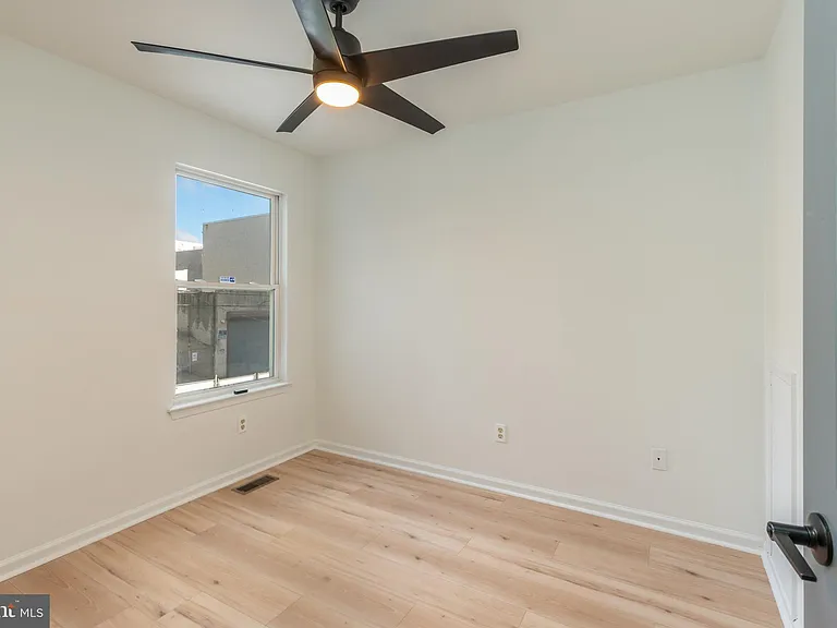 1330 N Hancock St — Photo 30