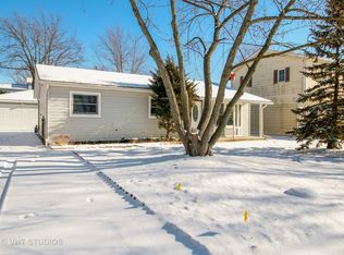 146 Springleaf Dr, Bolingbrook, IL 60440